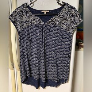 Skies Are Blue. Embroidery Neckline Knit Top. Large Petite. Navy.